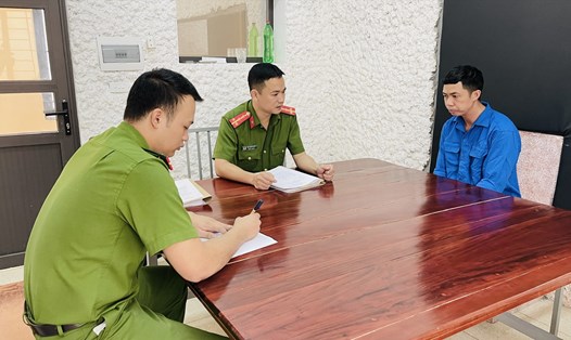 Đối tượng Đinh Văn Đoàn bị bắt sau 10 tháng lẩn trốn. Ảnh: Thanh Tuấn.