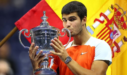 Carlos Alcaraz có Grand Slam đầu tiên trong sự nghiệp, trở thành tay vợt trẻ nhất lên số 1 thế giới. Ảnh: US Open