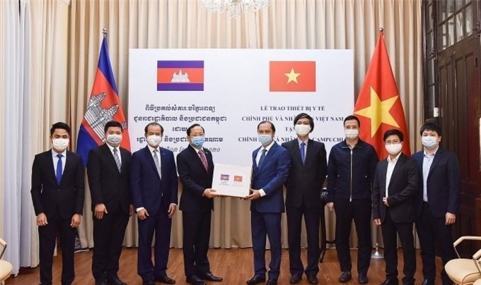 Việt Nam - Campuchia hợp tác đẩy lùi dịch COVID-19. Ảnh: CTTDN