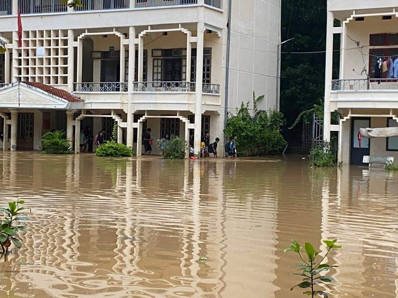 Hàng trăm học sinh ở Sơn La phải nghỉ học do trường ngập sau mưa lũ