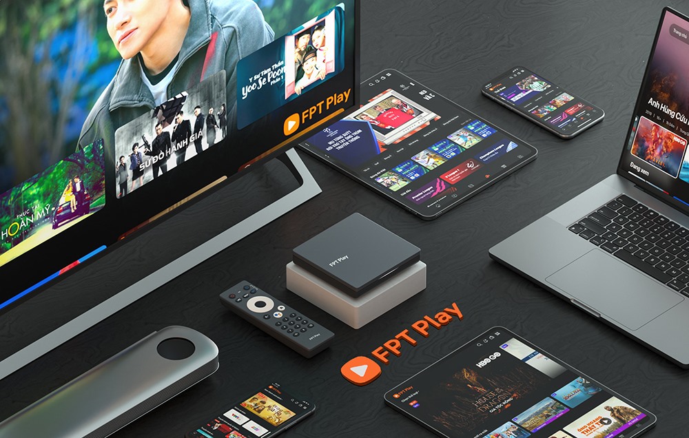 Bộ giải mã FPT Play 2022 (thiết bị hình vuông ở giữa) có thể kết nối với nhiều thiết bị trong gia đình. Ảnh: DNCC.