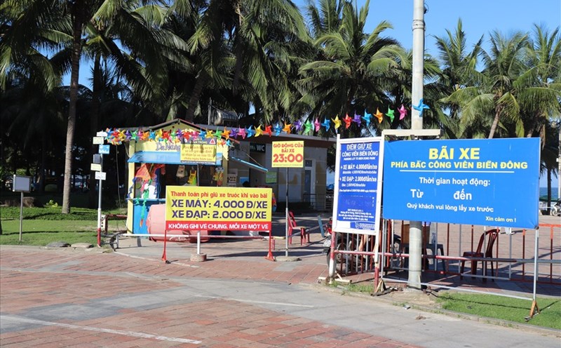 Giá cả dịch vụ tại các bãi biển du lịch Đà Nẵng vẫn đúng theo mức niêm yết, đảm bảo an ninh trật tự hài lòng du khách. Ảnh: Nguyễn Linh