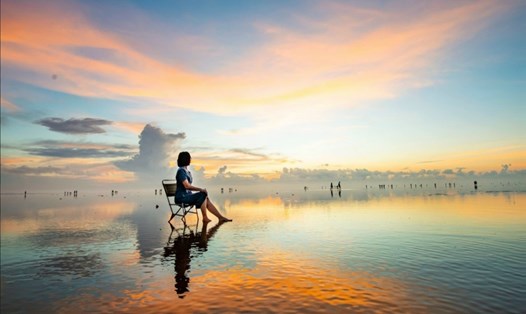 Nếu đến bãi biển "vô cực" ở Thái Bình đúng thời điểm, du khách chắc chắn sẽ không phải thất vọng về cảnh đẹp mơ mộng ở đây. Ảnh: NSNA Phục Anh