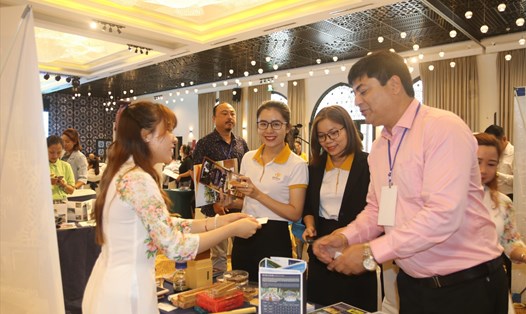 Giới thiệu điểm đến Việt Nam hấp dẫn, an toàn với du khách Ấn Độ tại các Hội chợ quảng bá, xúc tiến du lịch quốc tế. Ảnh: LĐ