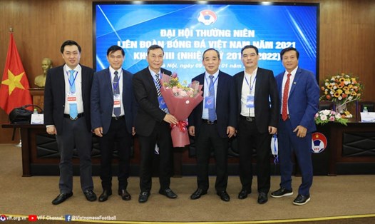 Ông Trần Quốc Tuấn (thứ 3 từ trái sang) là Quyền Chủ tịch VFF từ tháng 1.2022. Ảnh: VFF