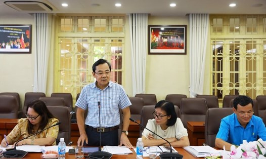Phó Chủ tịch Liên đoàn Lao động thành phố Hà Nội Nguyễn Chính Hữu phát biểu tại buổi khảo sát. Ảnh: P.Diệp