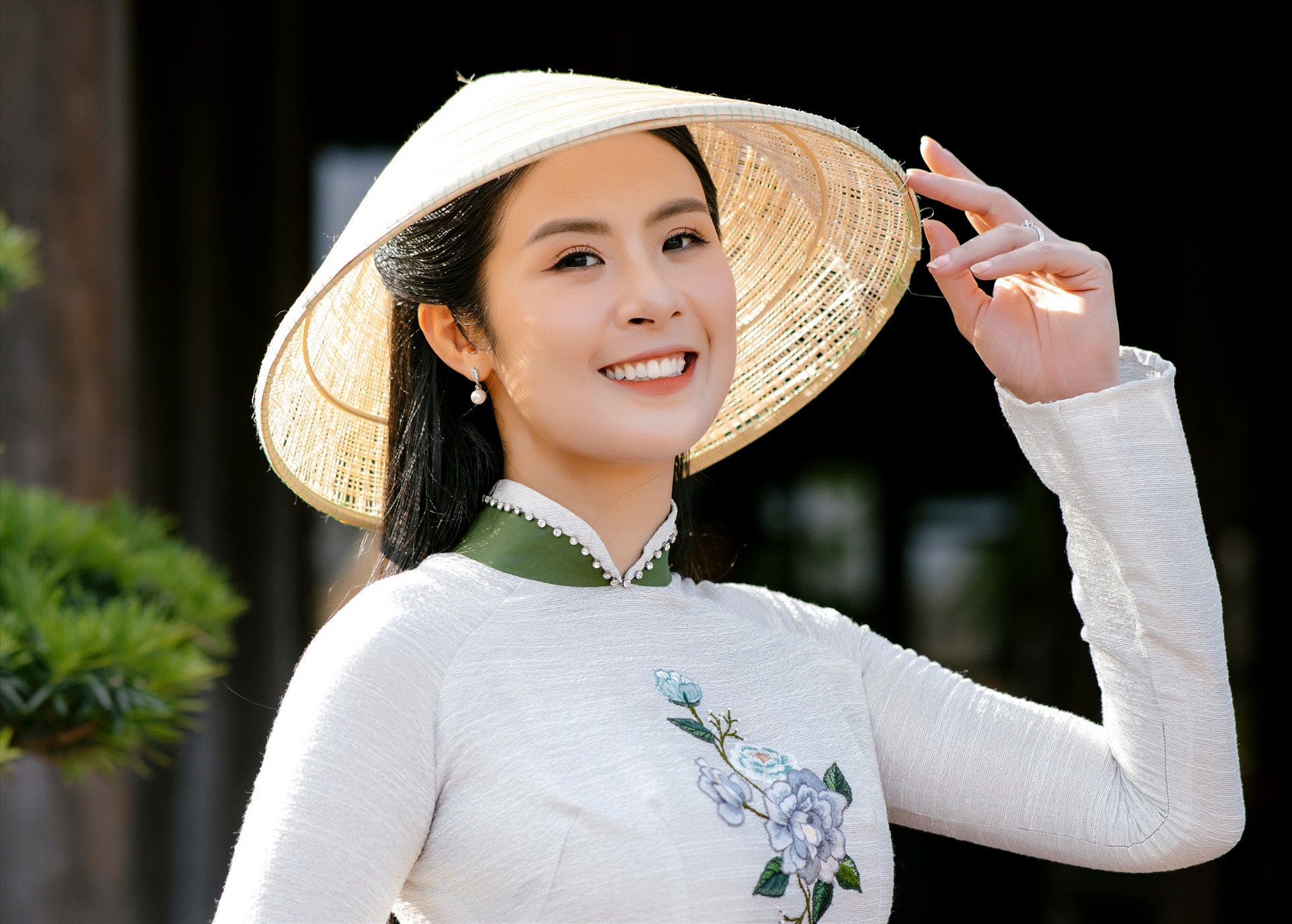 Hoa hậu Ngọc Hân giới thiệu bộ sưu tập áo dài mới từ tình yêu với cố đô Huế