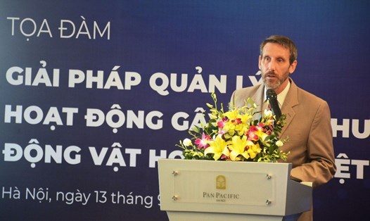 Thomas Lyons - Đại diện INL cam kết hỗ trợ Việt Nam ứng phó với tội phạm động vật hoang dã. Ảnh: QD