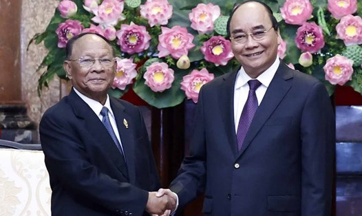Chủ tịch nước Nguyễn Xuân Phúc tiếp Chủ tịch Quốc hội Vương quốc Campuchia Samdech Heng Samrin. Ảnh: TTXVN