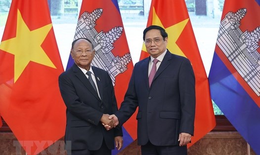 Thủ tướng Phạm Minh Chính hội kiến với Chủ tịch Quốc hội Vương quốc Campuchia Samdech Heng Samrin. Ảnh: TTXVN