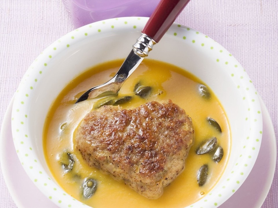 Súp bí đỏ thịt viên là món ăn được nhiều gia đình Việt yêu thích. Ảnh: T. L