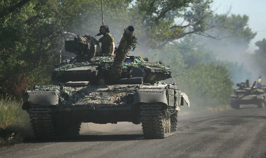 Xe tăng Ukraina ở Lugansk. Ảnh: AFP