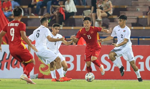 U20 Việt Nam (áo đỏ) cần tập trung để ghi nhiều bàn thắng nhất có thể, đồng thời giữ sạch lưới. Ảnh: Minh Dân