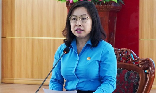 Bà Thái Thu Xương - Phó Chủ tịch Tổng LĐLĐ Việt Nam - phát biểu chỉ đạo hội nghị. Ảnh: Q.D