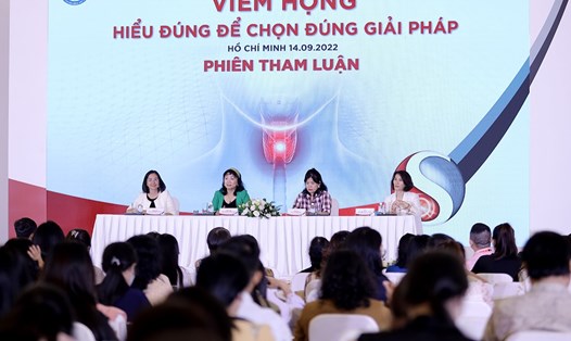 PGS.TS.BS Trần Phan Chung Thủy, Chủ tịch Hội Tai Mũi Họng Việt Nam cùng các chuyên gia trả lời các câu hỏi về giải pháp mới trong điều trị viêm họng và giảm đề kháng kháng sinh.