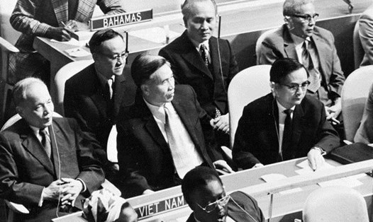 Ngày 20.9.1977, tại khóa họp thứ 32, Đại hội đồng Liên Hợp Quốc thông qua Nghị quyết công nhận Việt Nam là thành viên của Liên Hợp Quốc. Ảnh: TTXVN
