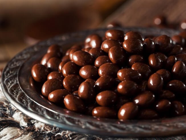 Lợi  ích cho sức khỏe của hạt cà phê phủ socola