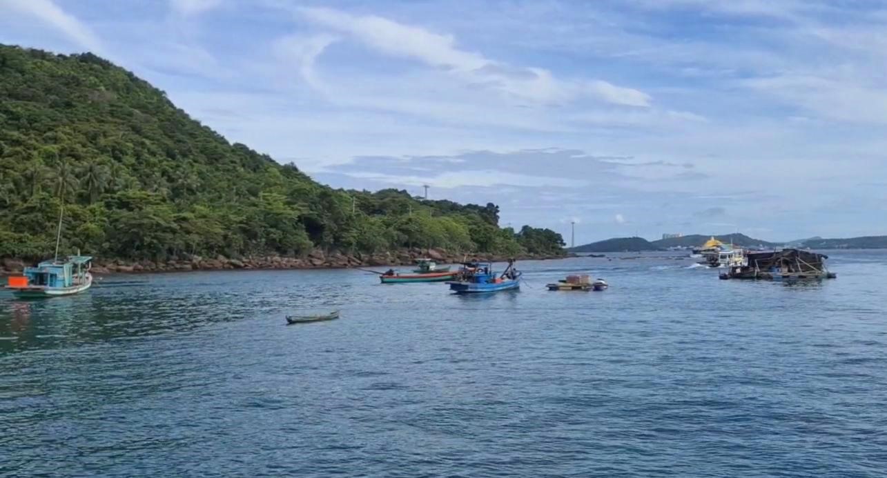 Nguồn lợi thủy sản và hệ sinh thái trong Khu Bảo tồn biển Phú Quốc suy giảm mạnh. Ảnh: PV