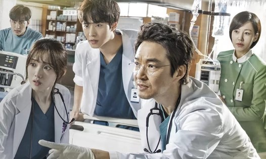 Phim “Người thầy y đức” đã xác nhận dàn diễn viên cho mùa 3. Ảnh: Poster SBS.