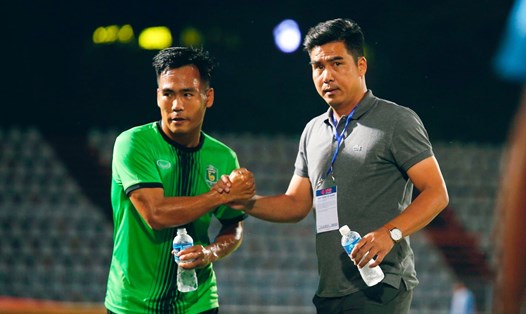 Huấn luyện viên Việt Thắng (phải). Ảnh: CTFC