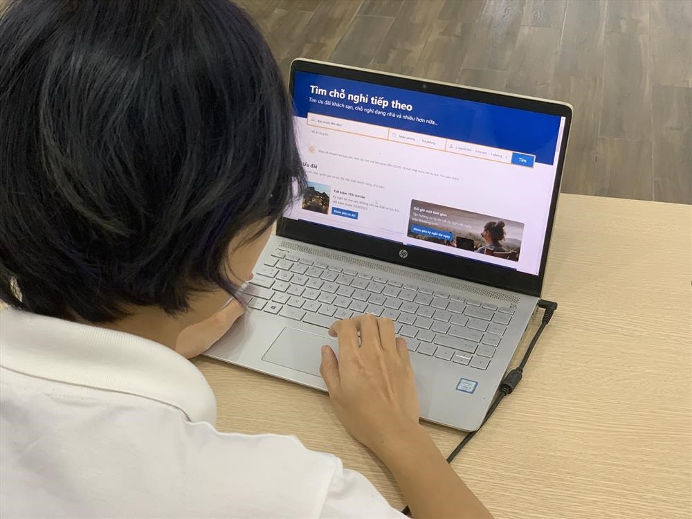 Khoảng 88% khách du lịch nội địa tra cứu thông tin trên mạng, với hơn 5 triệu lượt tìm kiếm bằng tiếng Việt về sản phẩm du lịch, theo thống kê từ Hiệp hội 
Du lịch. Ảnh: Huyền Châu
