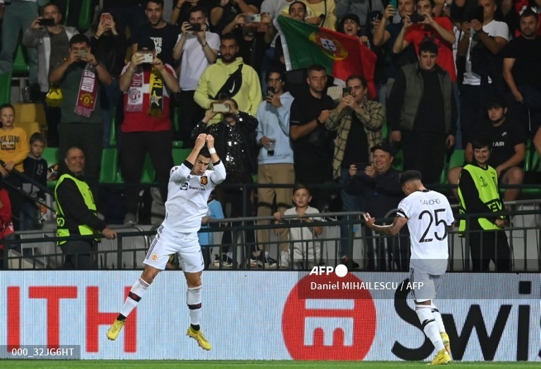 Ronaldo "nổ súng" trở lại, Man United thắng dễ Sheriff