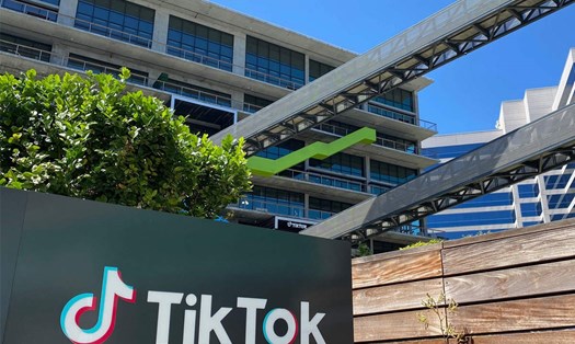 TikTok đã công bố một tính năng mới "TikTok Now", được xem là bản sao của ứng dụng BeReal. Ảnh chụp màn hình