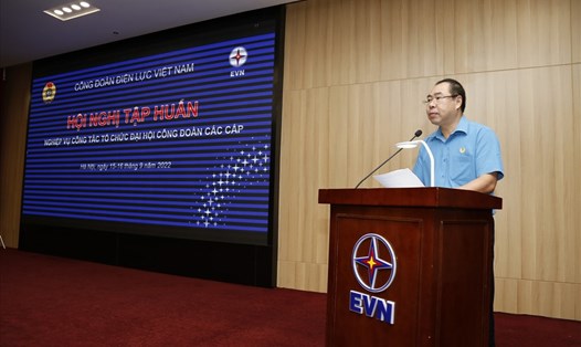 Ông Đỗ Đức Hùng - Chủ tịch Công đoàn Điện lực Việt Nam phát biểu tại hội nghị. Ảnh: CĐĐL