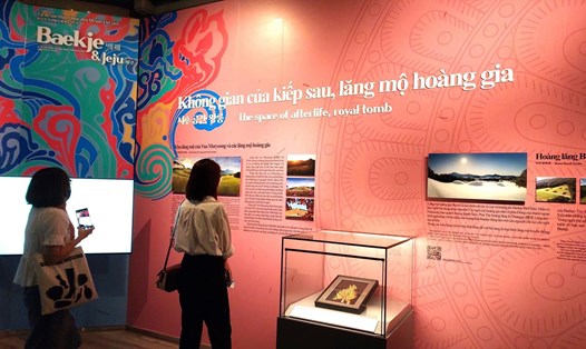 Trưng bày “Baekje và Jeju: Từ Di sản Hàn Quốc đến Di sản Thế giới” chính thức khai mạc tại Hà Nội vào chiều 16.9. Ảnh: Minh Thu