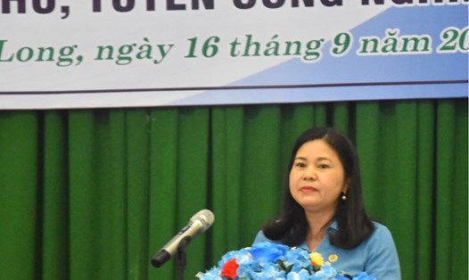 Bà Nguyễn Thị Nhung - Phó Trưởng ban Nữ công Tổng LĐLĐ Việt Nam phát biểu tại buổi lễ.