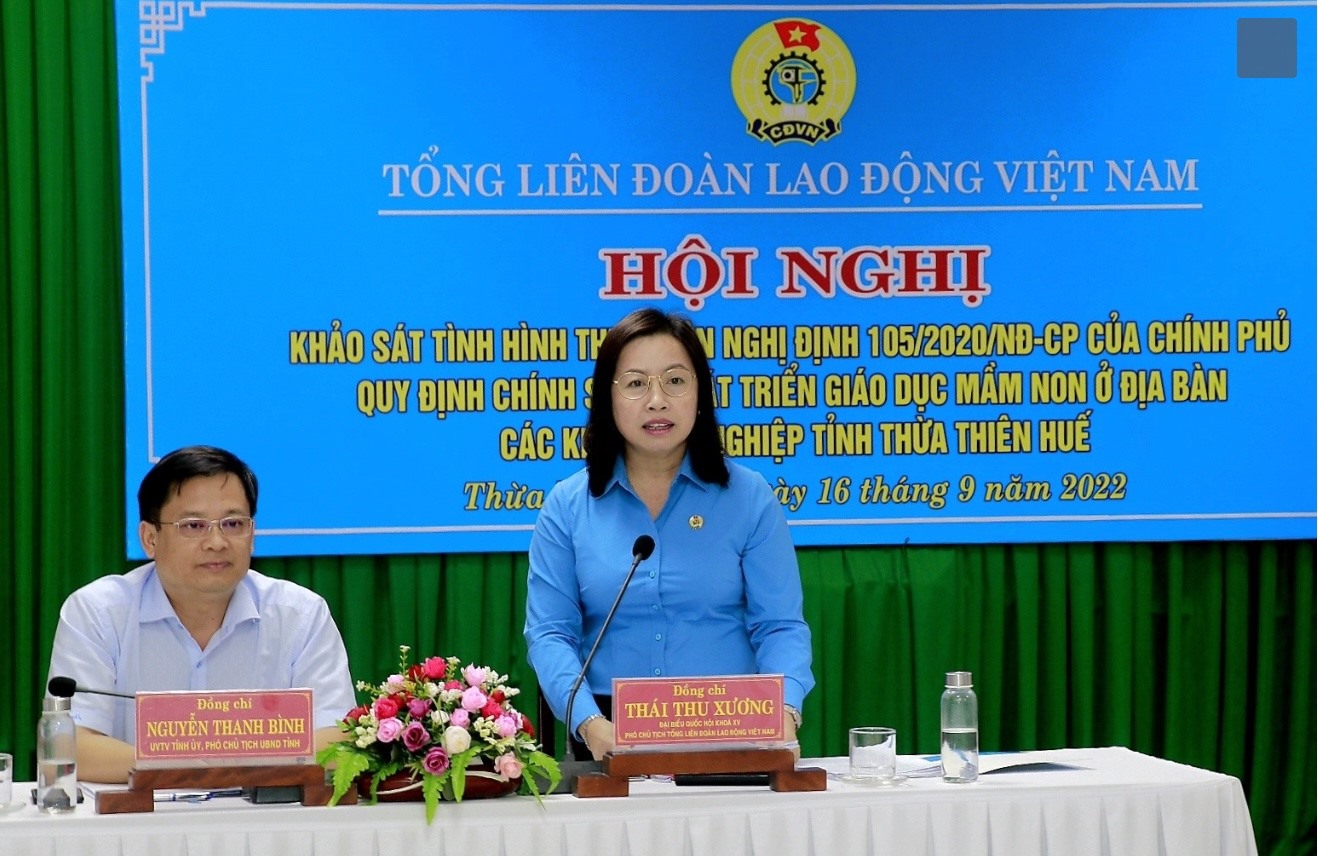 Bà Thái Thu Xương - Phó Chủ tịch Tổng LĐLĐ Việt Nam, ông Nguyễn Thanh Bình - Phó Chủ tịch thường trực UBND tỉnh Thừa Thiên Huế đồng chủ trì hội nghị.