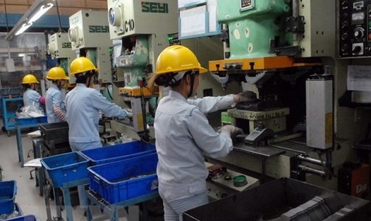 Công nhân tại một doanh nghiệp sản xuất mặt hàng xuất khẩu tại Hà Nội. Ảnh: DN