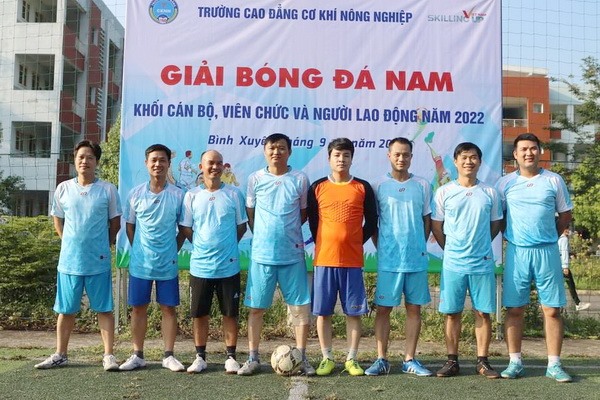 Giải Bóng đá cán bộ, viên chức, người lao động Trường Cao đẳng Cơ khí Nông nghiệp. Ảnh: CĐN