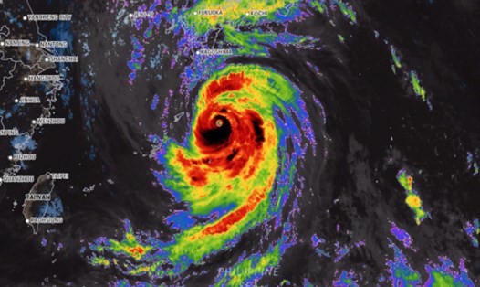 Siêu bão Nanmadol trên ảnh vệ tinh tối 17.9.2022. Ảnh: AccuWeather