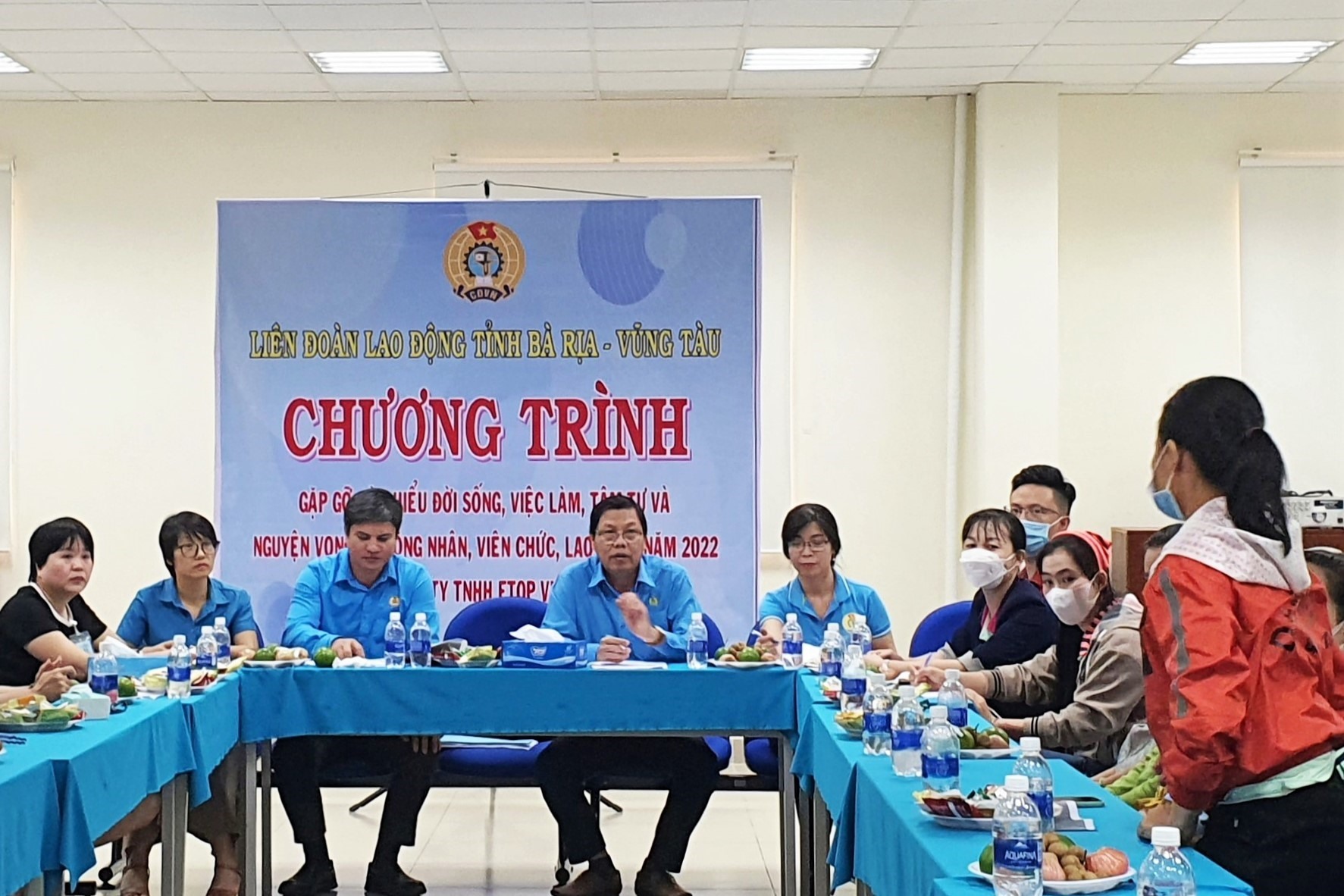 Quang cảnh buổi đối thoại với nữ công nhân nhân lao động. Ảnh: T.M