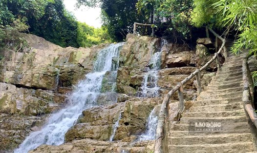 Thác Lựng Xanh nơi cắm trại, picnic lý tưởng tại Uông Bí. Ảnh: Thiên Hà.