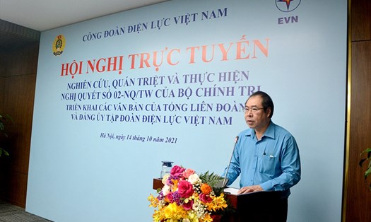 Chủ tịch Công đoàn Điện lực Việt Nam Đỗ Đức Hùng phát biểu tại Hội nghị nghiên cứu, quán triệt và thực hiện Nghị quyết 02 của Bộ Chính trị. Ảnh: CĐĐL