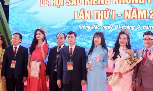 Hoa hậu Như Quỳnh, Thanh Hà, Phương Nga đồng hành tại sự kiện. Ảnh: NSX.