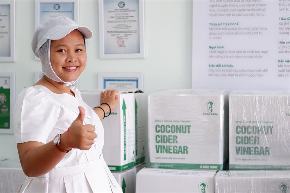 Vinh quang Việt Nam 2022: Cô gái dân tộc Khmer tạo hướng đi mới cho cây dừa