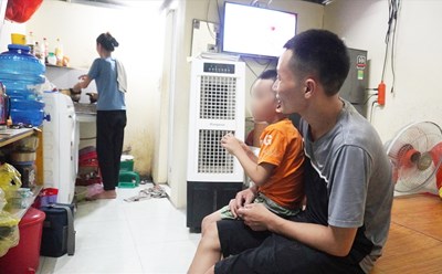 Căn phòng trọ của gia đình công nhân ở KCN TP.Thanh Hóa. Ảnh: Quách Du