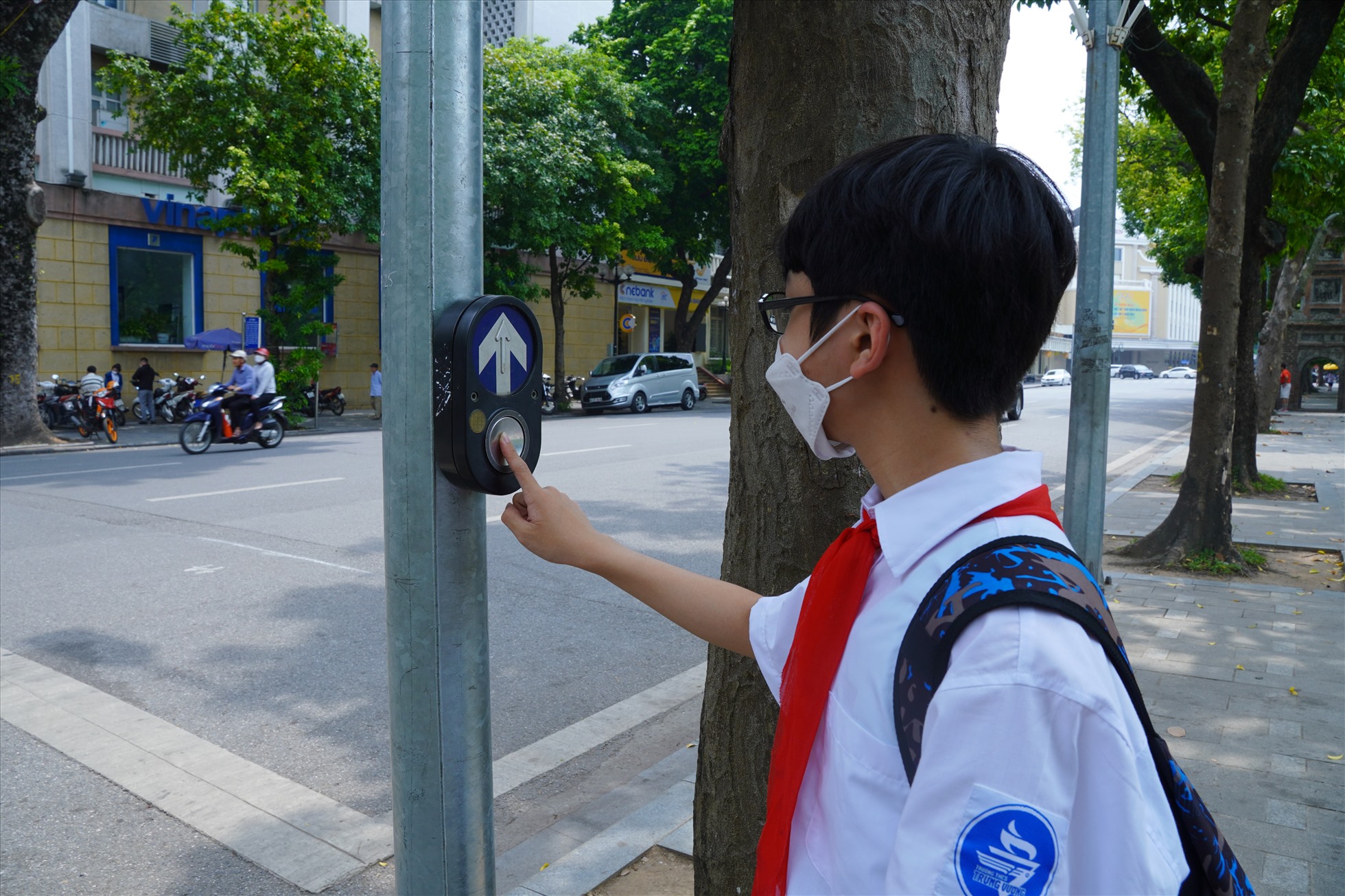 Hà Nội và những thí điểm thất bại: Đèn cho người đi bộ trở nên vô hình