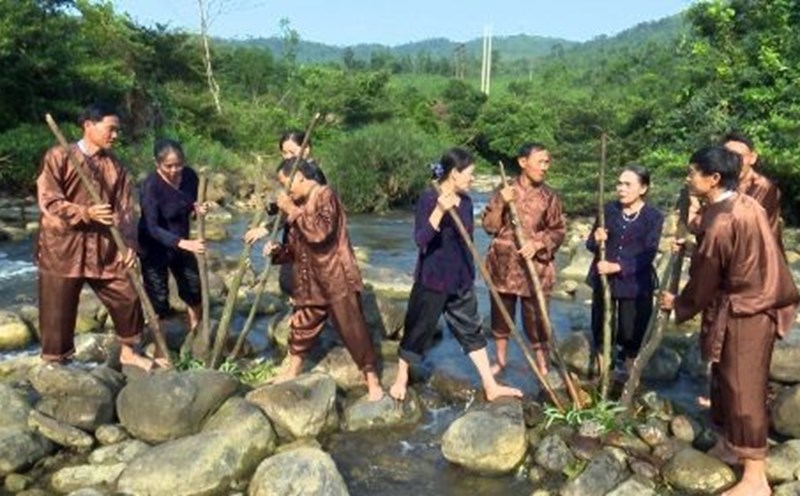 Lễ hội Trỉa lúa hay còn gọi là lễ hội lấp lỗ - mang đậm nét văn hóa đặc trưng của đồng bào dân tộc Bru-Vân Kiều ở xã Trường Sơn (huyện Quảng Ninh). Ảnh: CTV