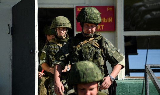 Quân nhân Nga tham gia cuộc tập trận "Vostok-2022" tại thao trường Uspenovskyi (đảo Sakhalin) bên ngoài thành phố Yuzhno-Sakhalinsk ở vùng Viễn Đông, Nga. Ảnh: AFP