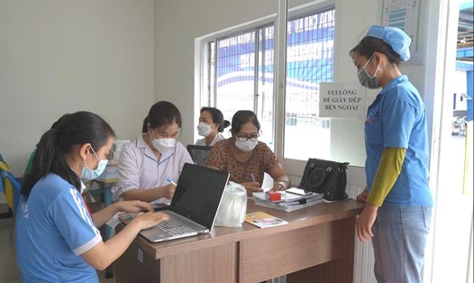 Tỉnh Kiên Giang đã tăng cường triển khai hỗ trợ người lao động, người sử dụng lao động đảm bảo an sinh xã hội. Ảnh: N.A