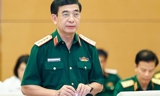 Bộ trưởng Bộ Quốc phòng - Đại tướng Phan Văn Giang trình bày tờ trình dự án Luật Phòng thủ dân sự. Ảnh: PV