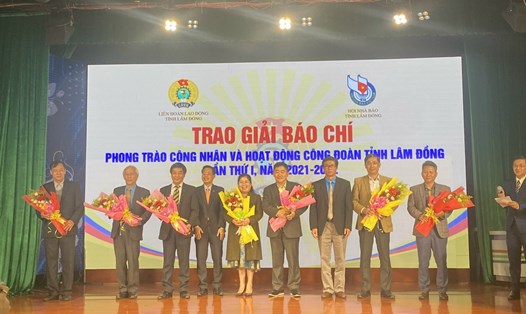 Lâm Đồng tổ chức tổng kết trao Giải Báo chí về phong trào công nhân và Công đoàn tỉnh lần thứ nhất, năm 2021 - 2022. Ảnh: Hồng Hạnh