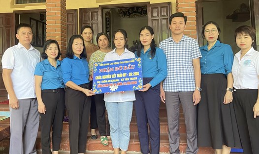 Liên đoàn Lao động tỉnh Vĩnh Phúc nhận đỡ đầu em Nguyễn Viết Thảo My.