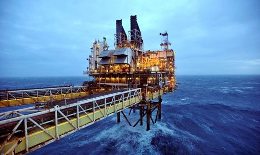 Nhu cầu dầu thô ở Trung Quốc đang phục hồi trở lại sau khi chịu ảnh hưởng bởi các hạn chế nghiêm ngặt phòng ngừa COVID-19. Ảnh: Reuters.