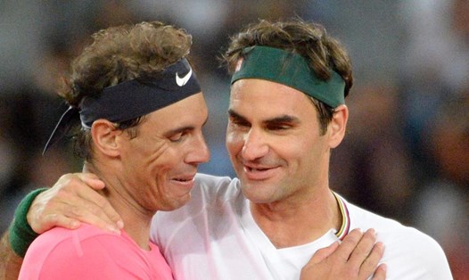 Roger Federer đồng hành cùng Rafael Nadal trong trận đấu cuối cùng của sự nghiệp. Ảnh: AFP.
