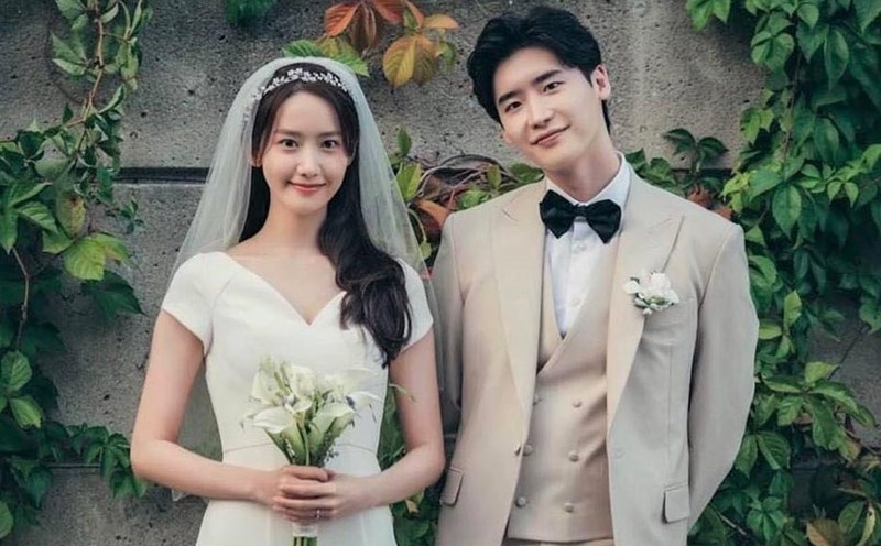 Xem ngay bức ảnh cưới của Yoona và bạn trai như một câu chuyện cổ tích với sự lãng mạn đậm chất Hàn Quốc. Đôi uyên ương trông thật đẹp đôi và tình cảm của họ vô cùng tuyệt vời trong những khoảnh khắc này.